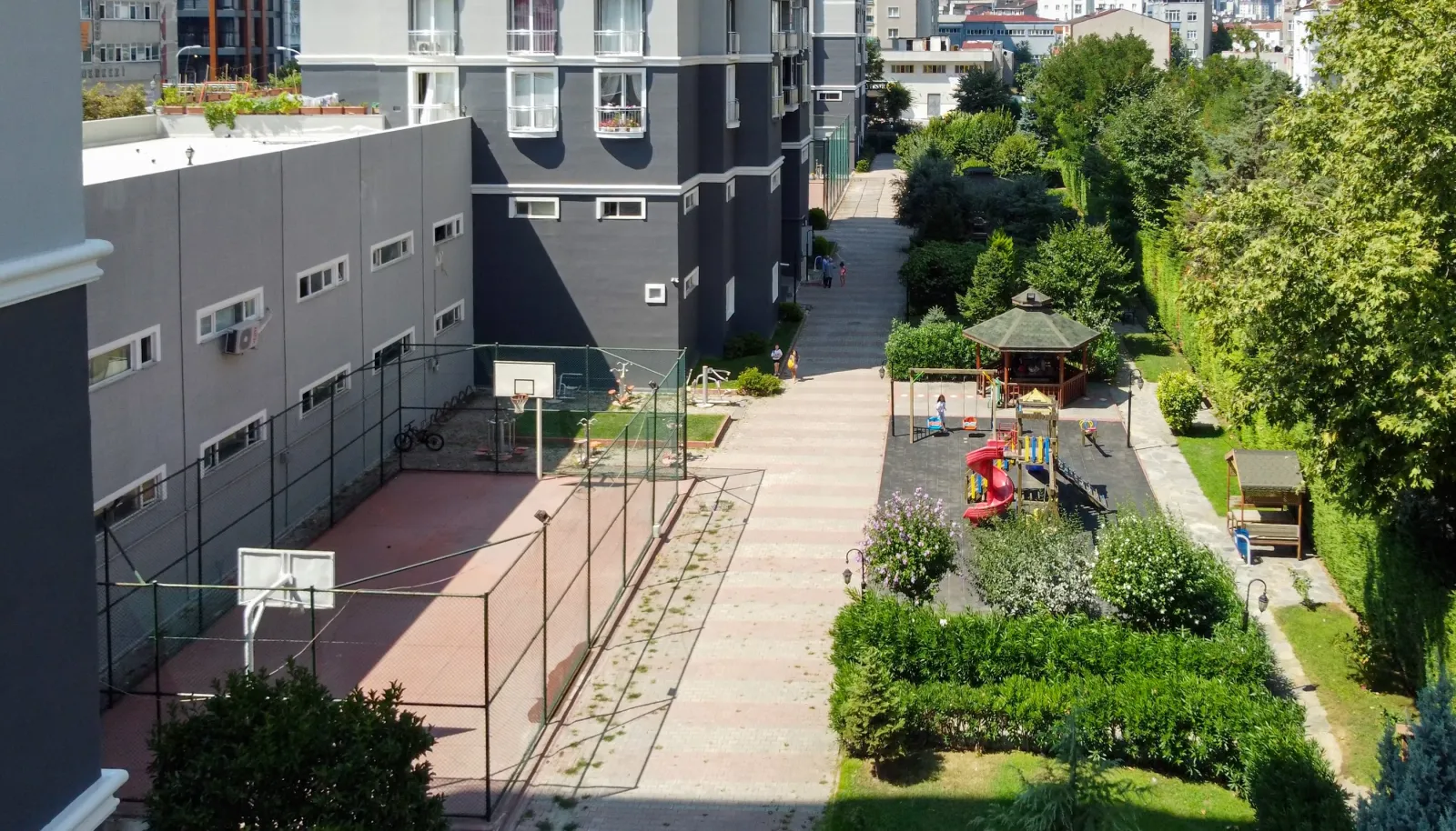 BAĞCILAR YENİMAHALLE KİRAZLI KONAKLARINDA SATILIK 4+1 DAİRE